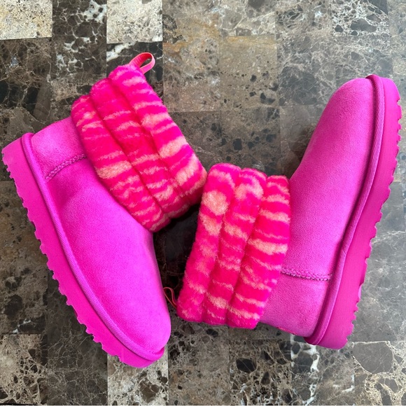Authentic UGG Fluff Mini Quilted Zebra Boots - Picture 5 of 12